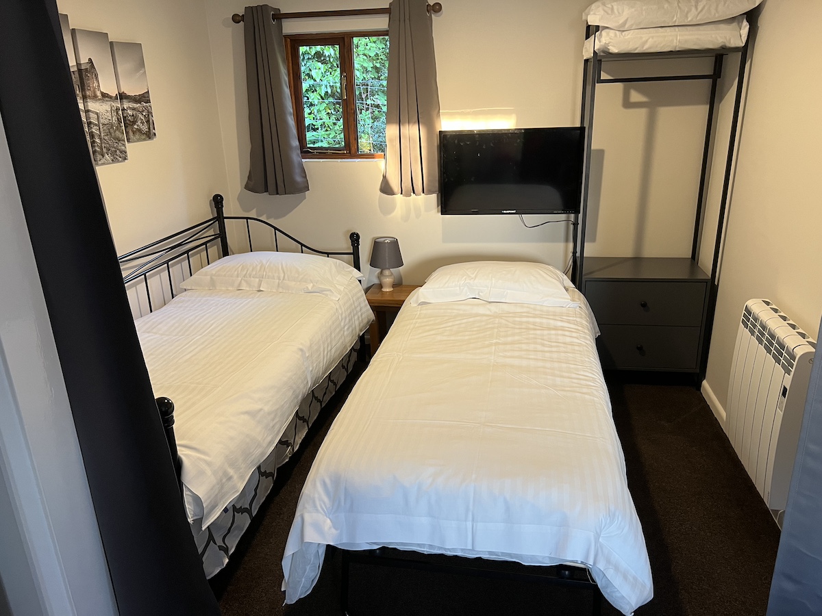 Room with day bed/trundle bed arranged as a twin